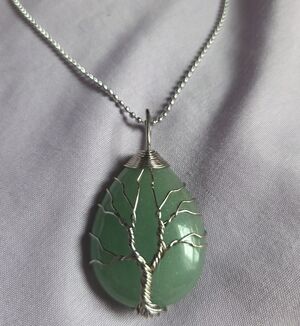Elegant Green Pendant Necklace